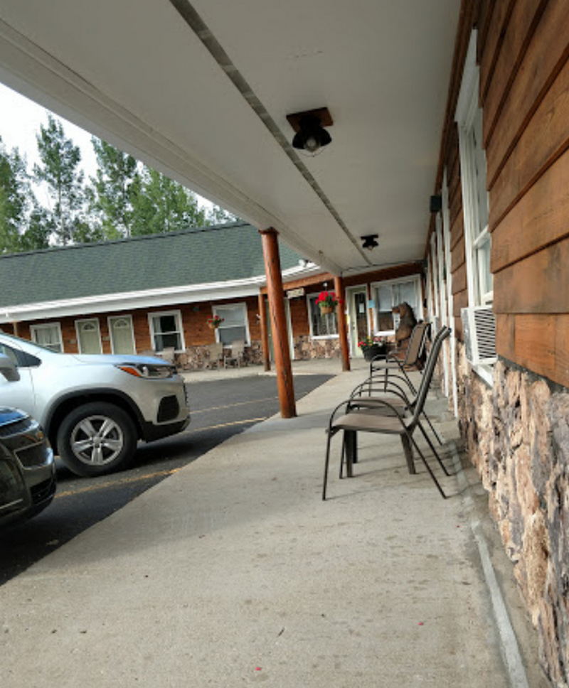 Superior Motel & Suites (Star-Lite Motel, Star Lite Motel) - Web Listing